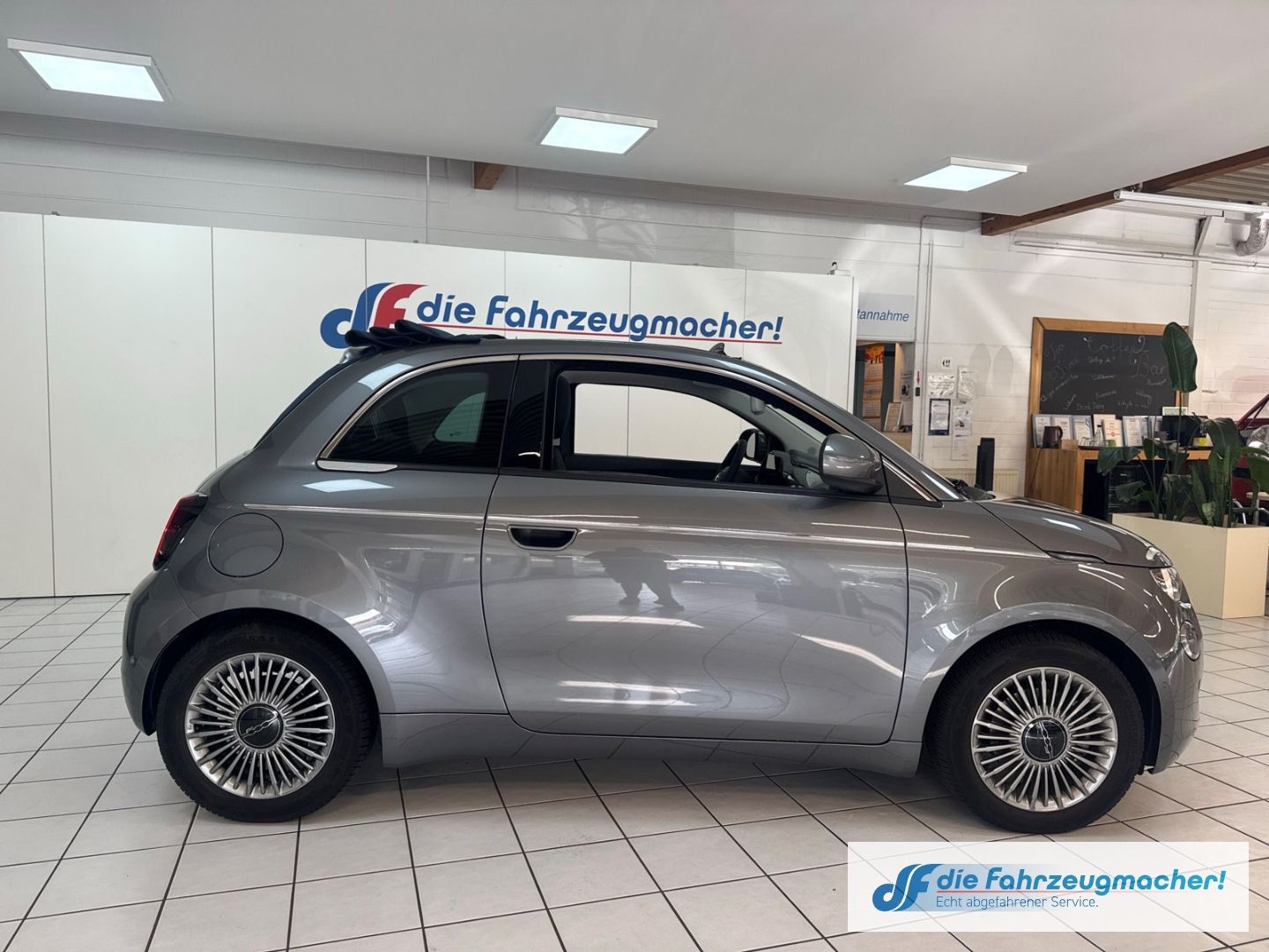 Fahrzeugabbildung Fiat 500 e CABRIO Sitzhzg CarPlay Kamera Klimaautom F