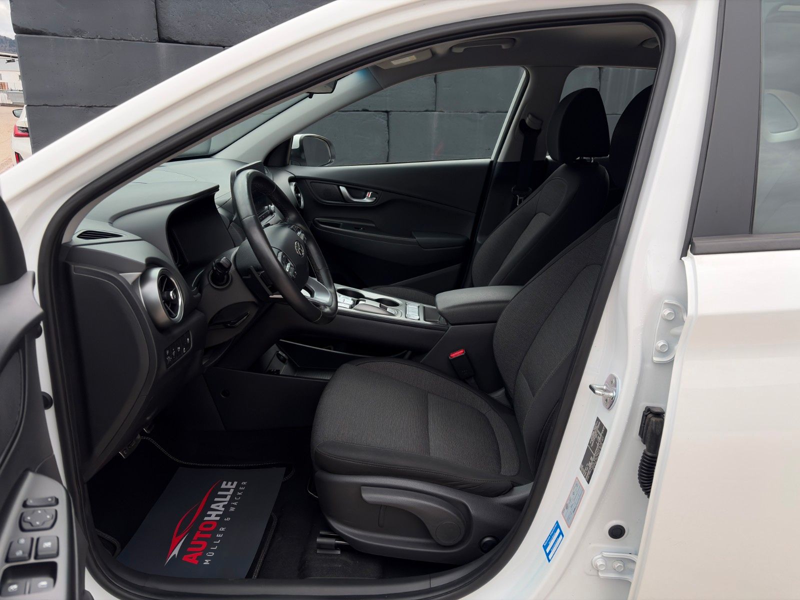 Fahrzeugabbildung Hyundai KONA E Select SHZ LHZ ACC PDC LFA LKA CAM CarPl.