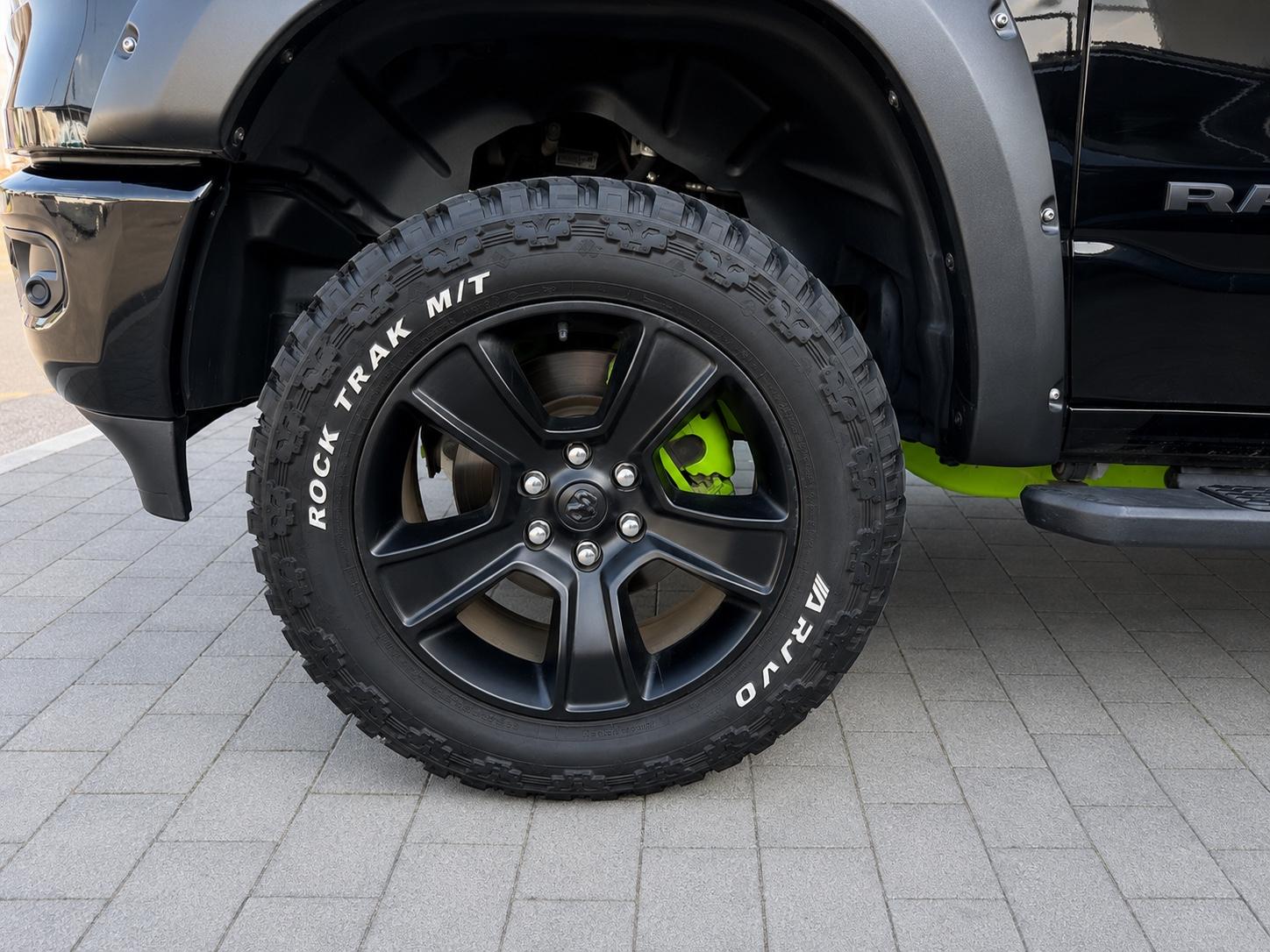 Dodge RAM 5.7 HEMI BIGHORN 4x4 LED LEDER NAVI LPG
