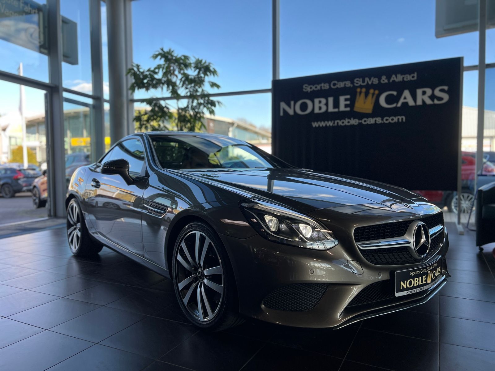 Fahrzeugabbildung Mercedes-Benz SLC 200 LED LEDER NAV SHZ PDC 18"
