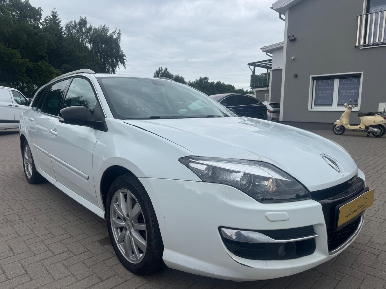 Renault Laguna 2011 — interior