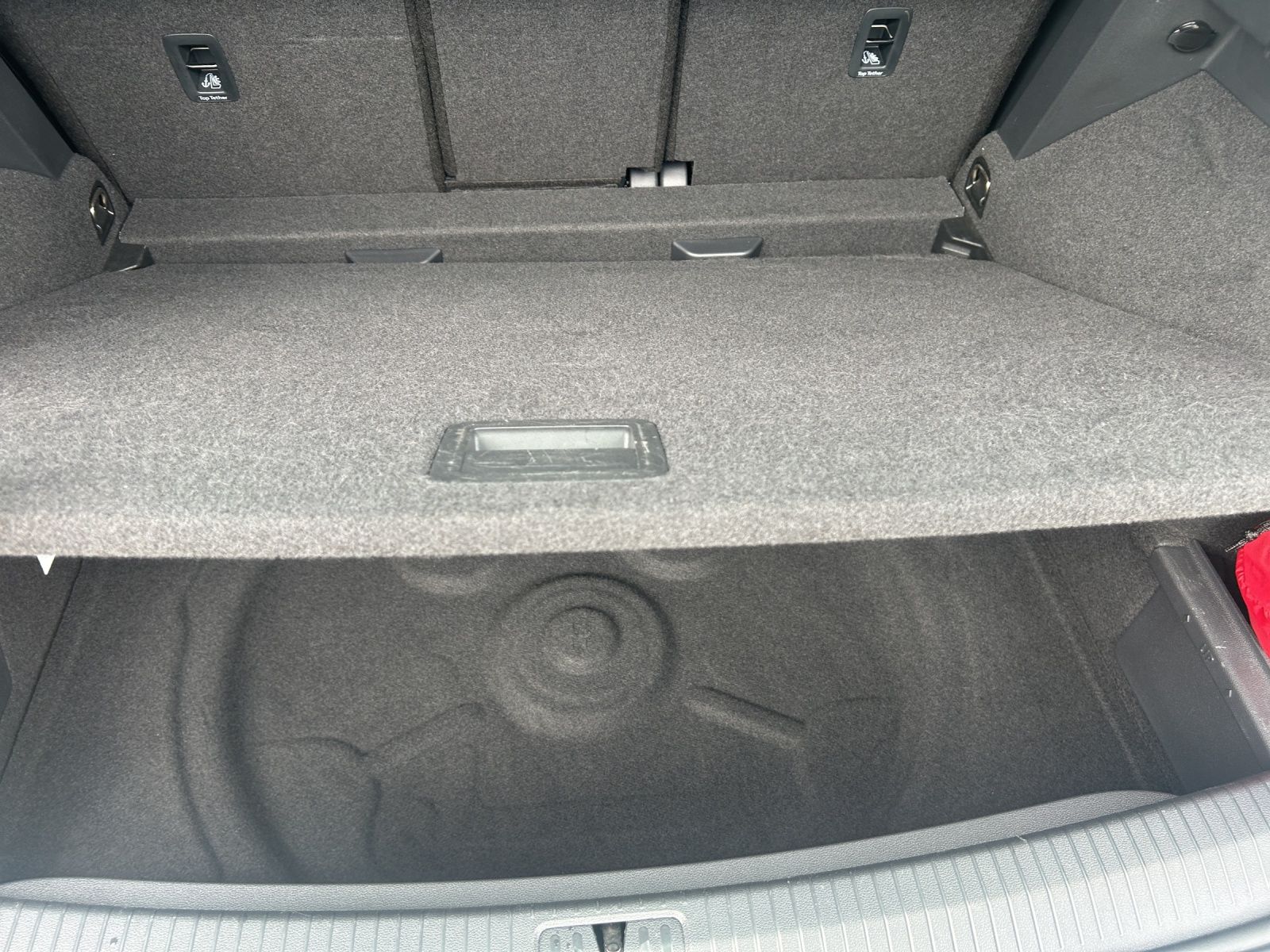 Fahrzeugabbildung Volkswagen Tiguan TSI R-Line DSG Standhzg LED AHK Navi AID
