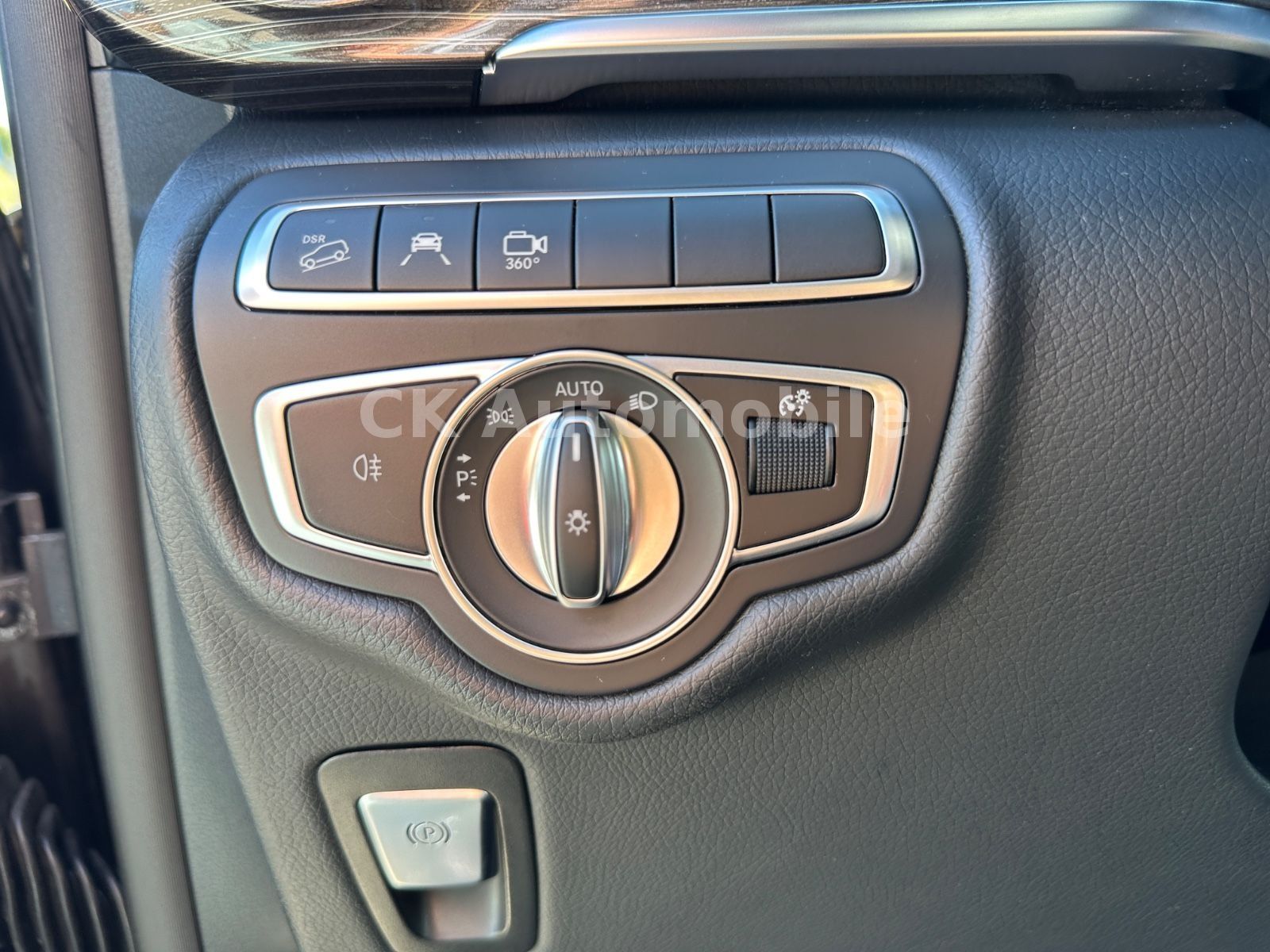 Fahrzeugabbildung Mercedes-Benz V250d AVANTGARDE EDITION 4MATIC lang/7 Sitze