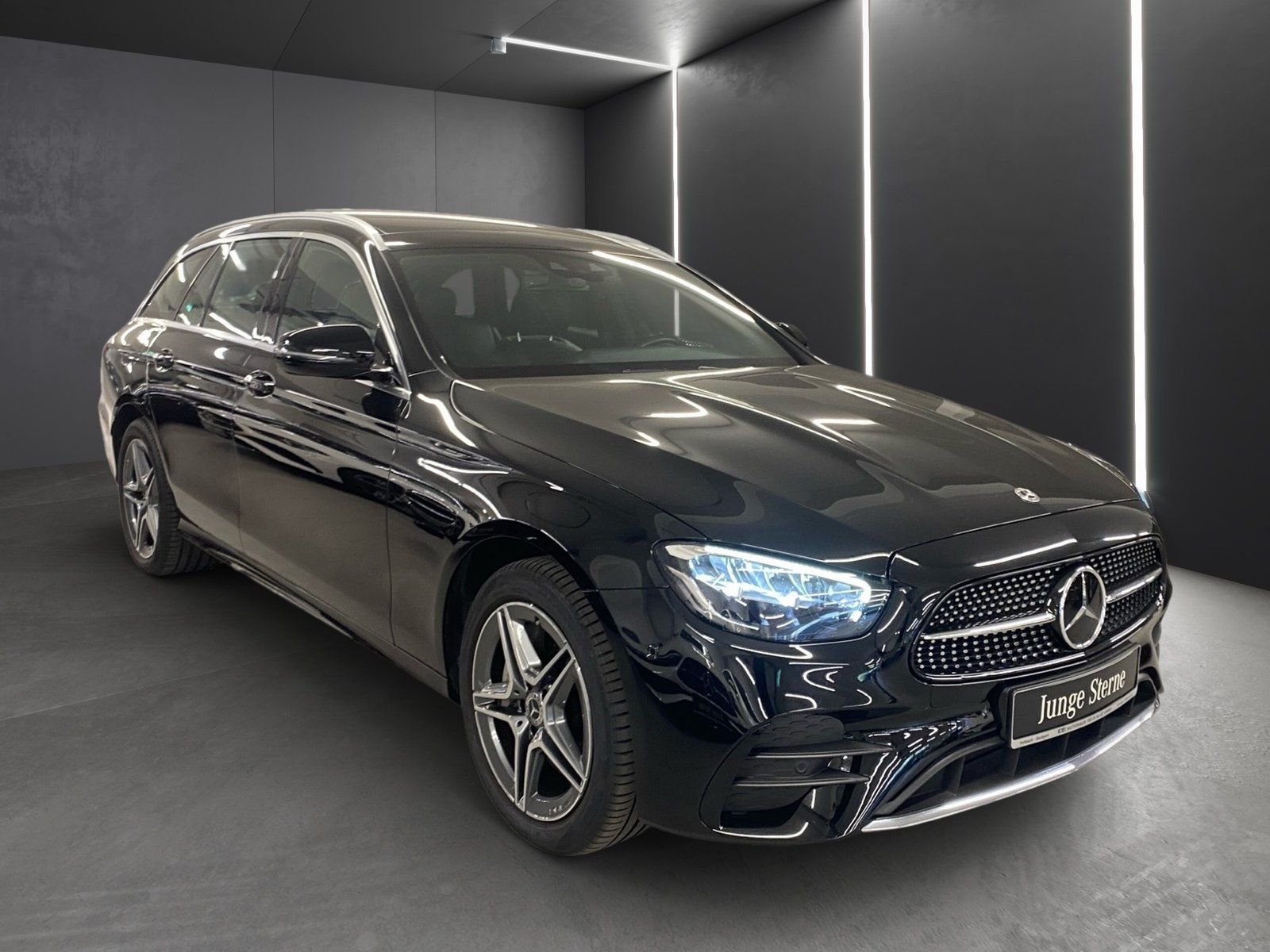 Fahrzeugabbildung Mercedes-Benz E 300 de 4MATIC*AMG*DISTRONIC*LED*AHK*Pano-Dach*