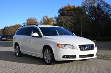 Volvo V70 T5 Summum *RHD* – Bild 4