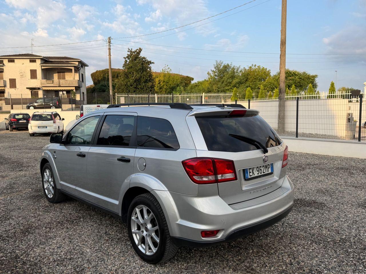 Fiat Freemont 2011 — салон