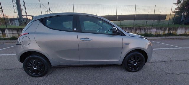 Lancia YPSILON ECOCHIC METANO DI SERIE TUTTA VERNICIATA