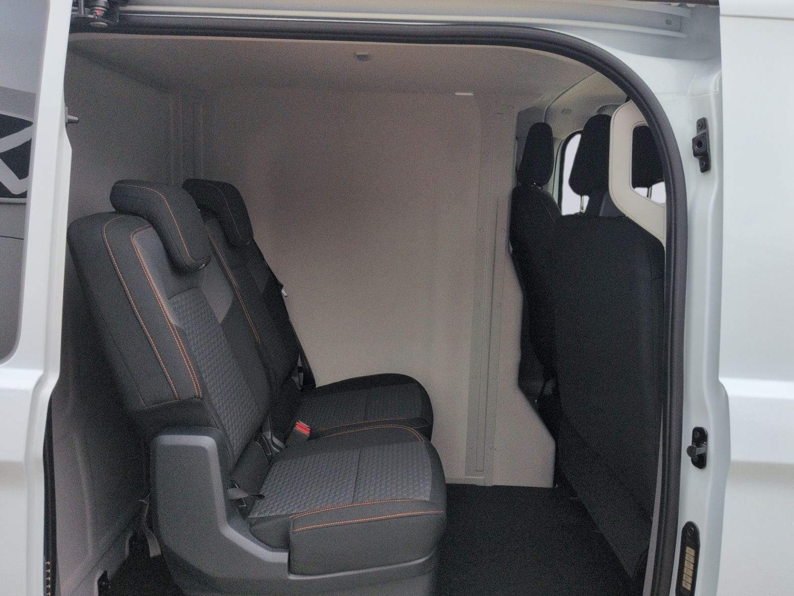 T7 e-Transporter mit L-Trennwand LED NAVI ALU