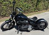 Harley-Davidson Street Bob mit Heckumbau v. Thunderbike - HARLEY-DAVIDSON THUN