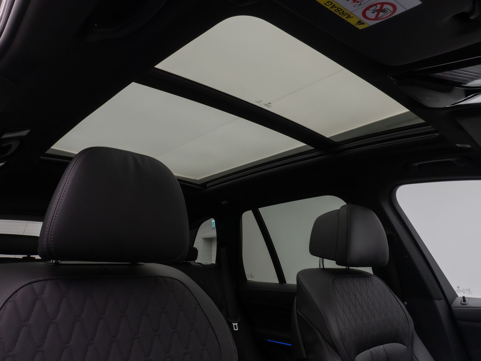 Fahrzeugabbildung BMW X5 M50i Panoram 360°HUD DAB HiFi Massage AHK 22"