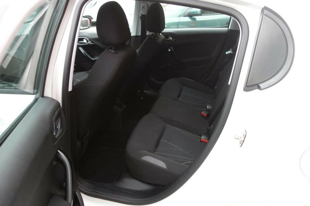 Peugeot 208 Active**KLIMA**TOUCHSCREEN**