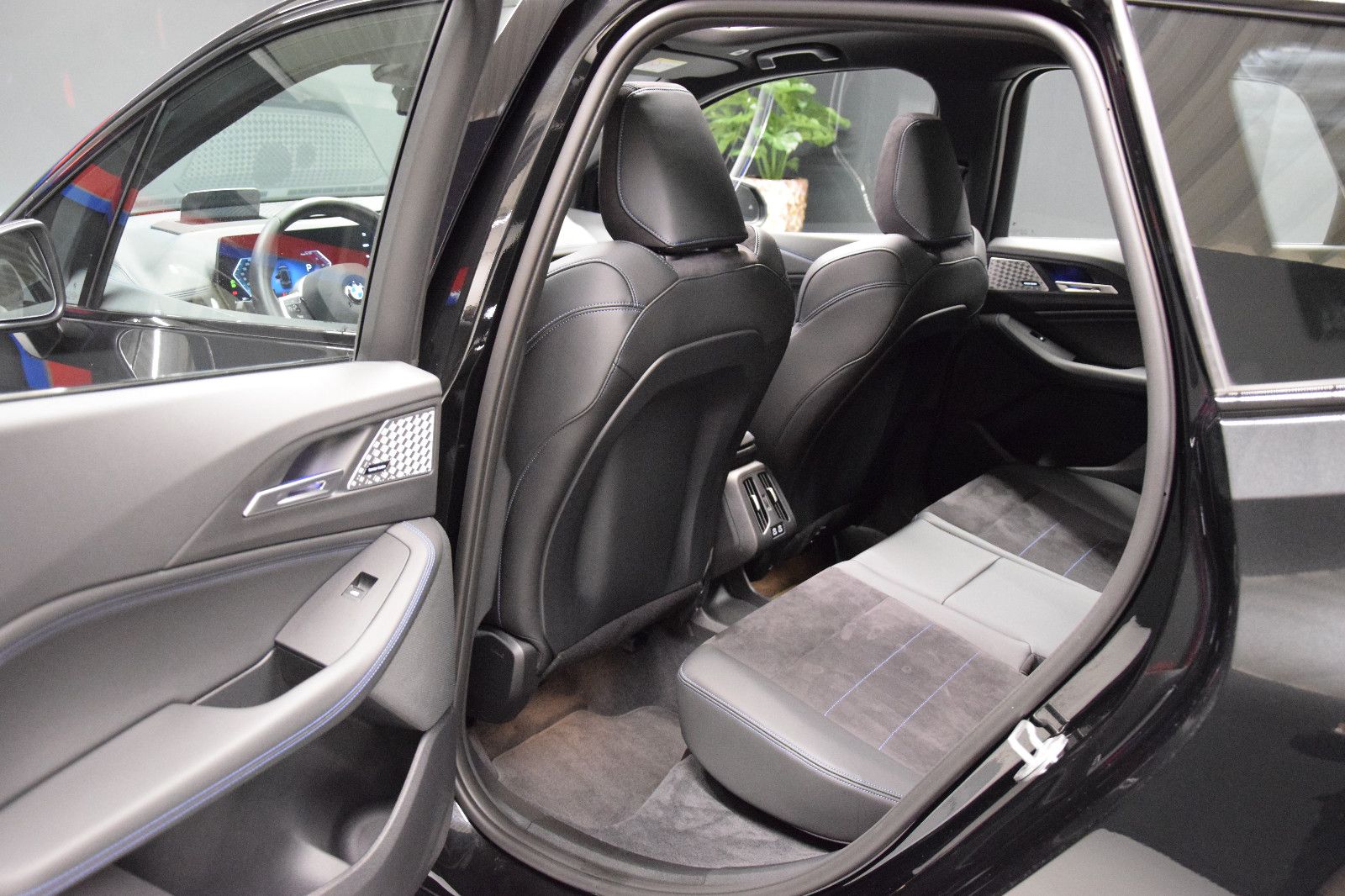 Fahrzeugabbildung BMW 223i Active Tourer xDrive M Sport HuD Pano h/k