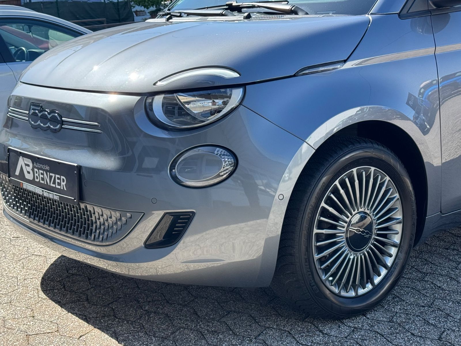 Fahrzeugabbildung Fiat 500 e Icon/42 kWh/Navi/R-Cam/ACC*CarPlay/SHZ/