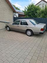 Mercedes-Benz W124 Automatik Klima - Mercedes-Benz C 220 mit Benzin-Antrieb: Limousine