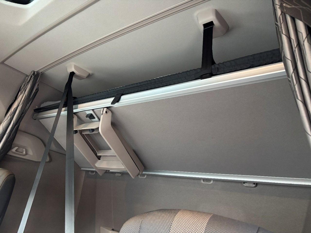 Fahrzeugabbildung DAF FAN XG 480 Swing-Board-Aufbau Mitnahmestapler