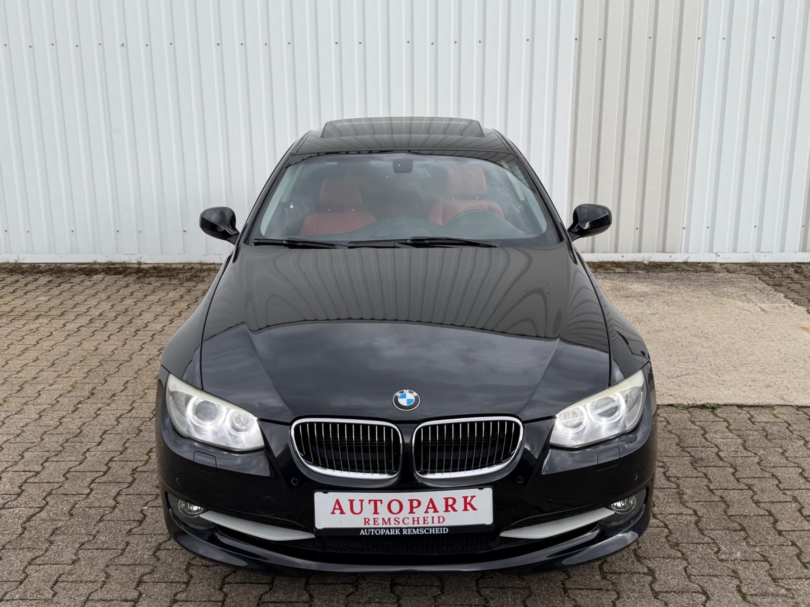 BMW 330 i xDrive*Limited Edition*1.Hand*S-Dach*Leder
