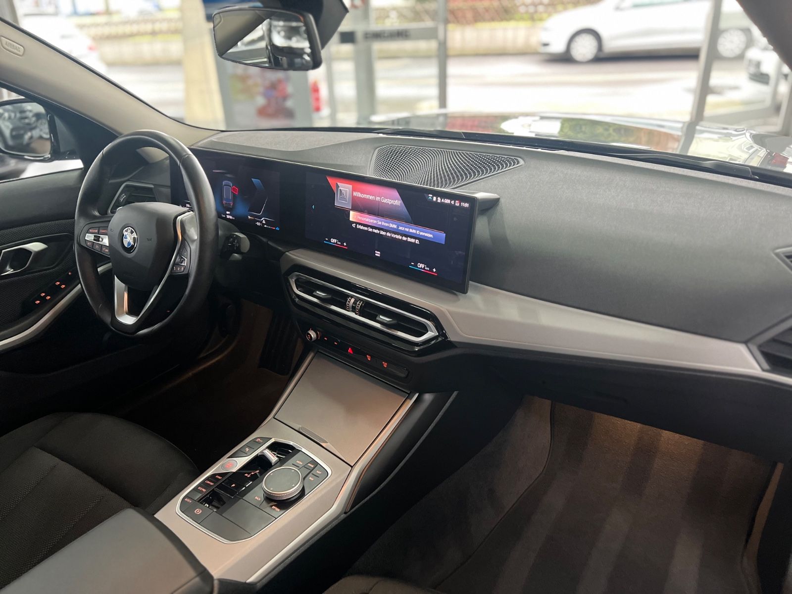 BMW 318 d Touring Curved+Driving Assistant+1 Hand foto 16