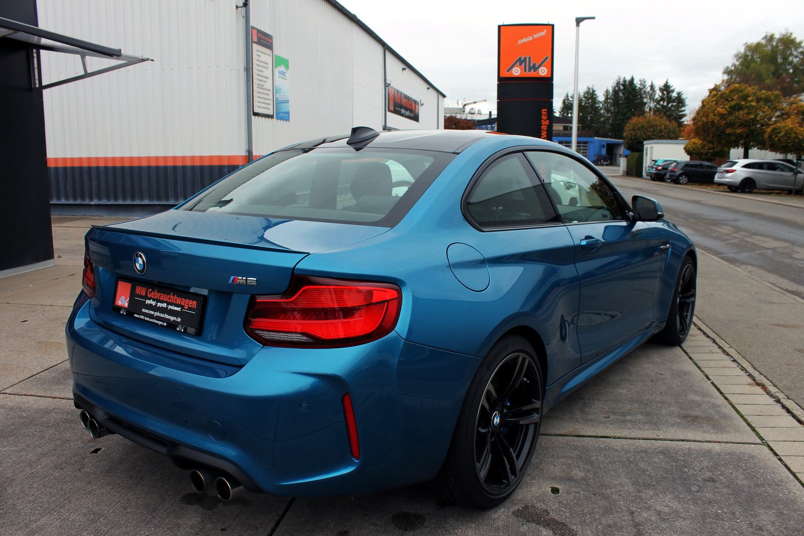 Fahrzeugabbildung BMW M2 Coupé DKG Carbon Dach PDC KAM TEMP H&K LED
