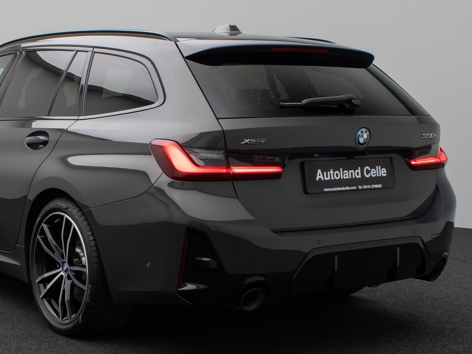 Fahrzeugabbildung BMW 330e xD M Sport Panorama Kamera HUD H/K AHK 19"