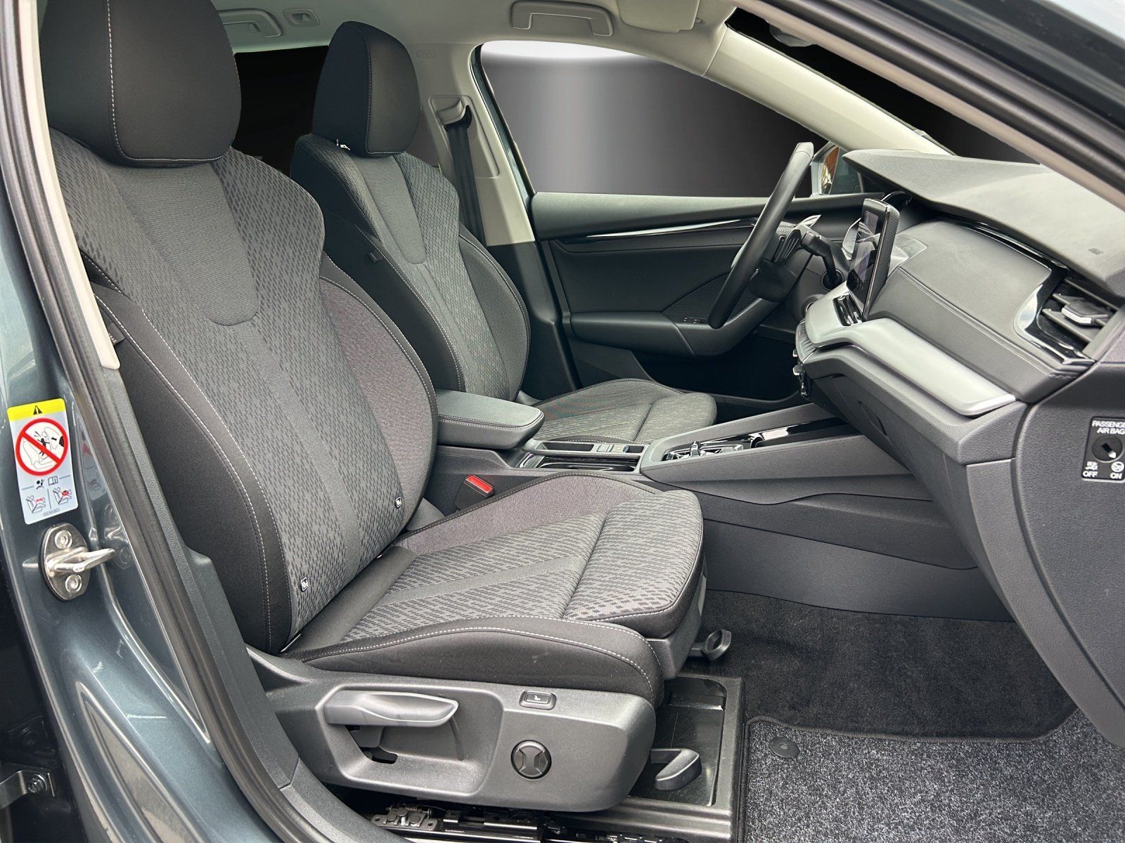 Fahrzeugabbildung SKODA Octavia Combi 1.5 TSI DSG Clever/KAMERA/ACC/LED/