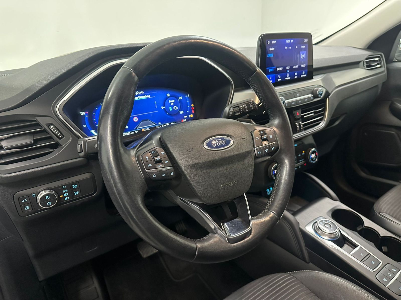Fahrzeugabbildung Ford Kuga 2.5 Duratec PHEV Titanium X CVT*AHK*WINTER*