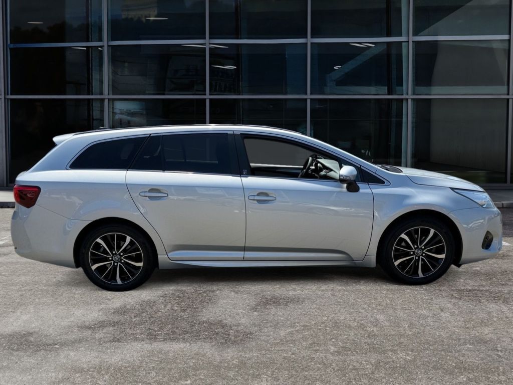 Fahrzeugabbildung Toyota Avensis Touring Sports 1.8 Team Deutschland