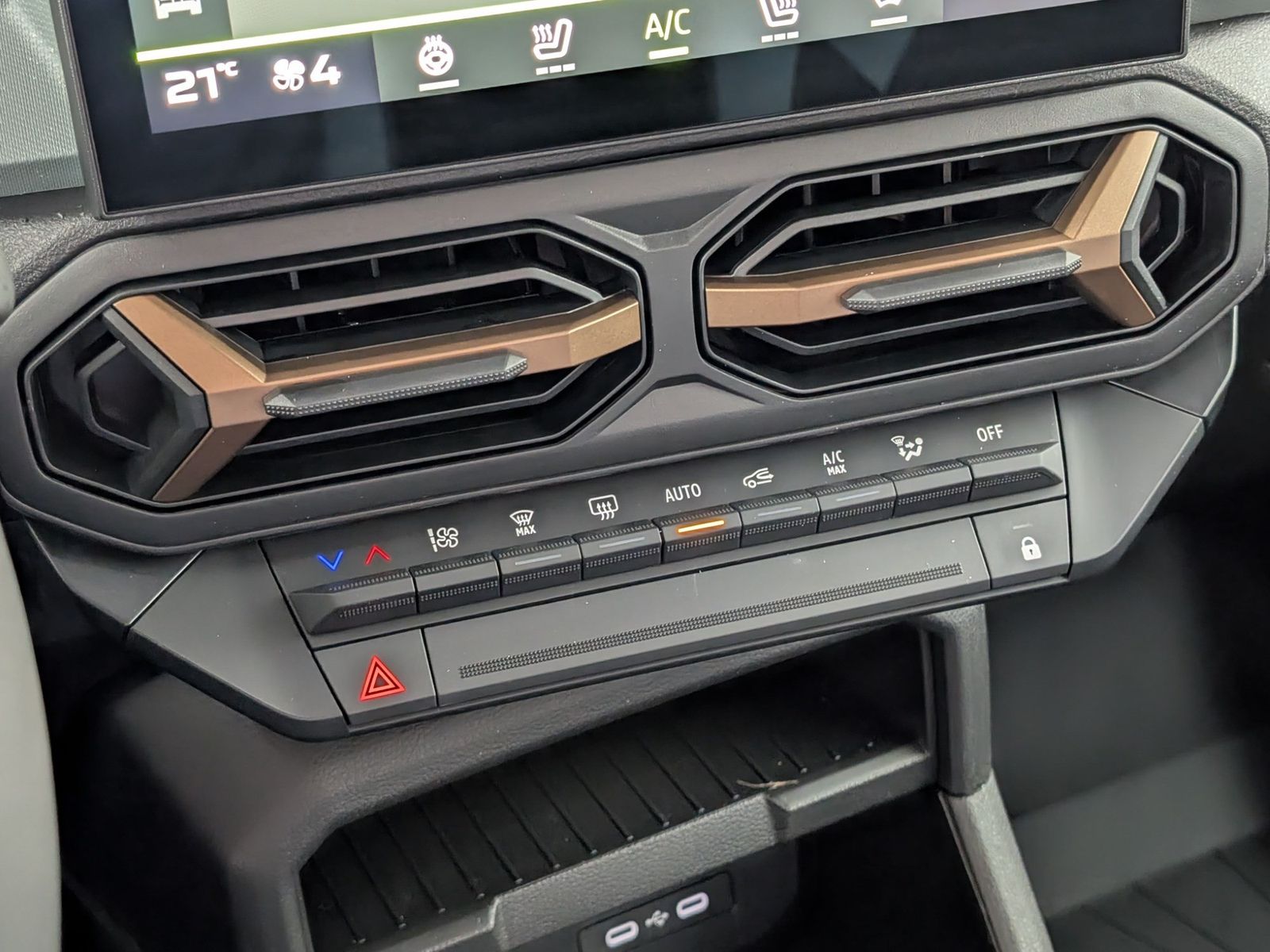 DACIA Duster Extreme Hybrid 155 Winter-Plus – Bild 18