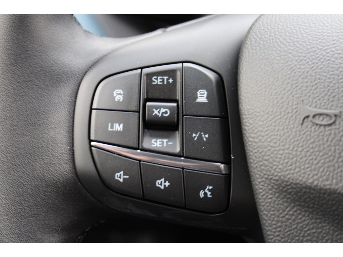 Fahrzeugabbildung Ford Tourneo Courier Active1,0 EcoBoost ACC Navi TWA