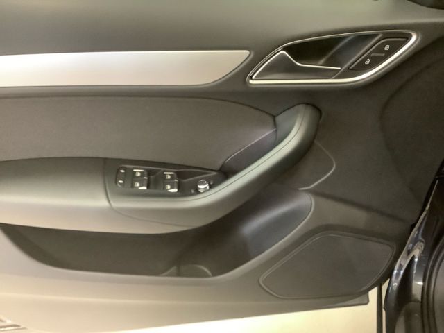 Q3 sport 1.4 TFSI cod 6-Gang,AHZV,Navi