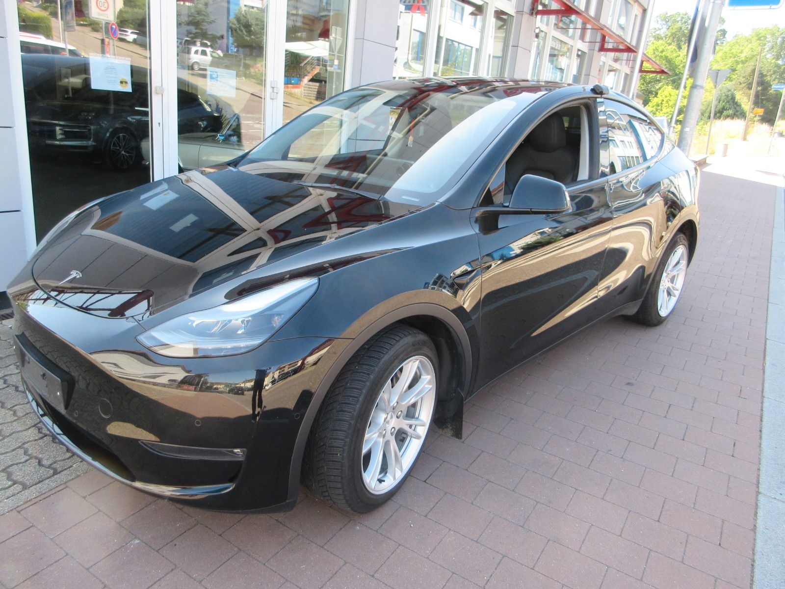 TESLA Model Y Long Range Dual AWD TAXI Ausstattung