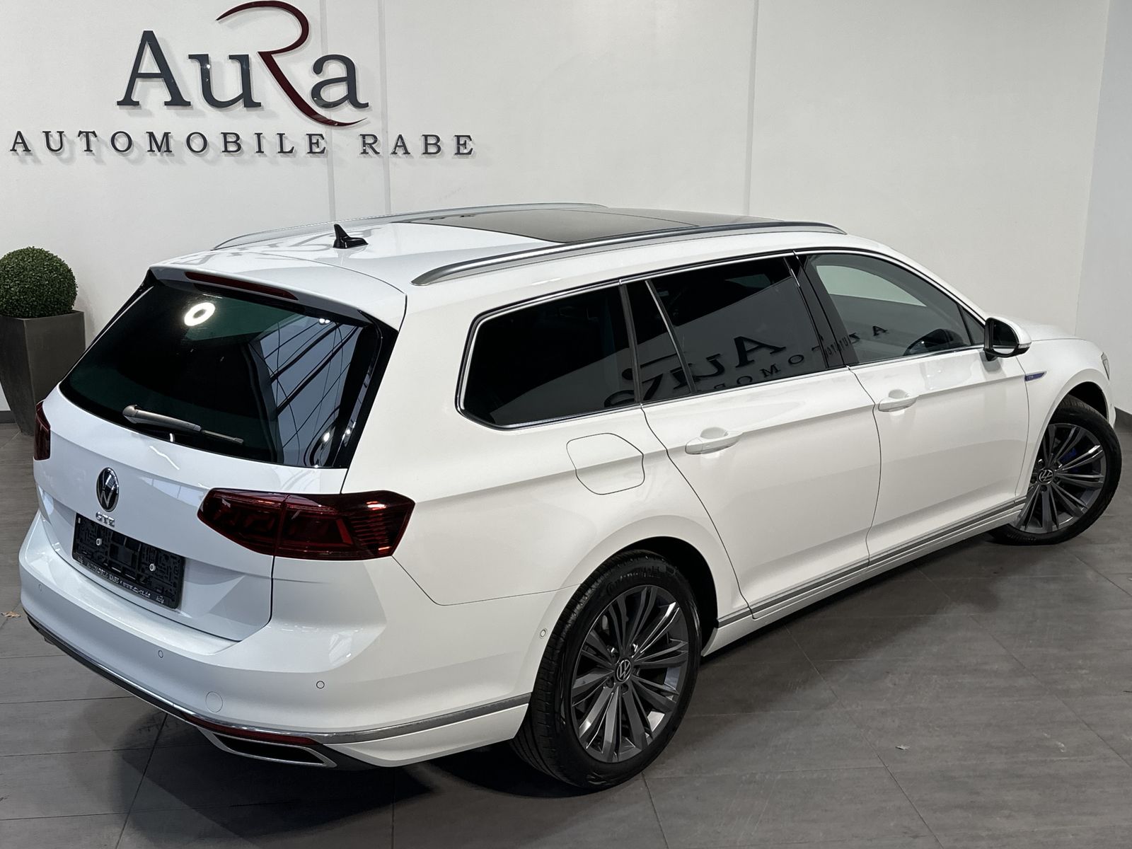 Fahrzeugabbildung Volkswagen Passat GTE R-Line NAV+IQ-LIGHT+PANO+AHK+DCC+18ZO