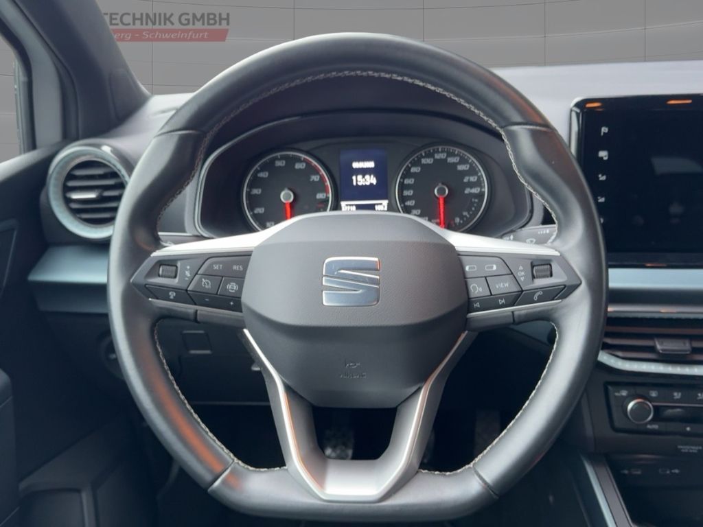 Fahrzeugabbildung SEAT Arona Xperience  ALLWETTER  Navigation