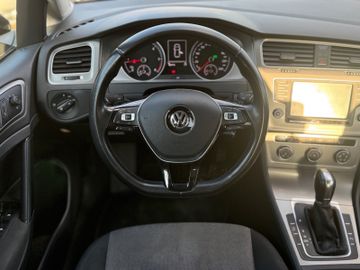 Volkswagen Golf - 11