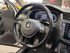 Fahrzeugabbildung Volkswagen Tiguan Allspace Highline 4Motion (PANO/360°CAM/L