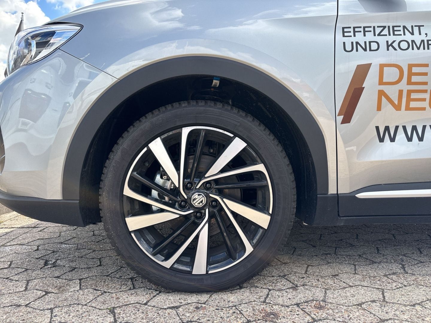 Fahrzeugabbildung MG ZS Hybrid+ LUXURY AT MY25 Vorführwagen