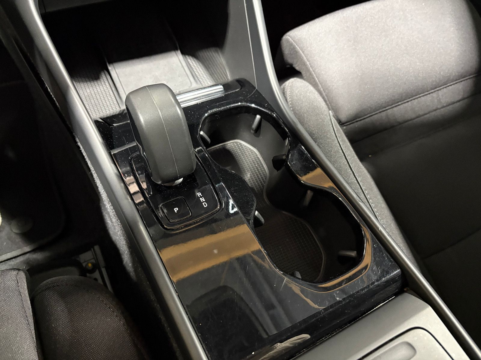 Fahrzeugabbildung Volvo XC 40 Core Plus Recharge Electric/KAMERA/CARPLAY
