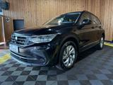 Volkswagen Tiguan 2,0 TSI 4Motion Life DSG Navi*ACC*LED*AHK - Volkswagen Tiguan aus 2022