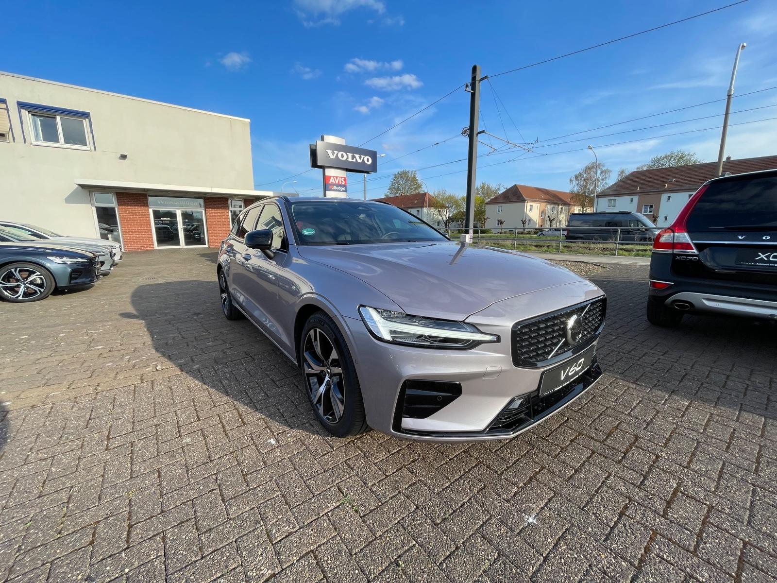 Volvo V60 B4 Plus Dark aut. Pano HUD H&K Sound 360Cam