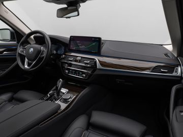 Fahrzeugabbildung BMW 530e xD Tour Luxury Line ACC HUD Pano Laser 360°