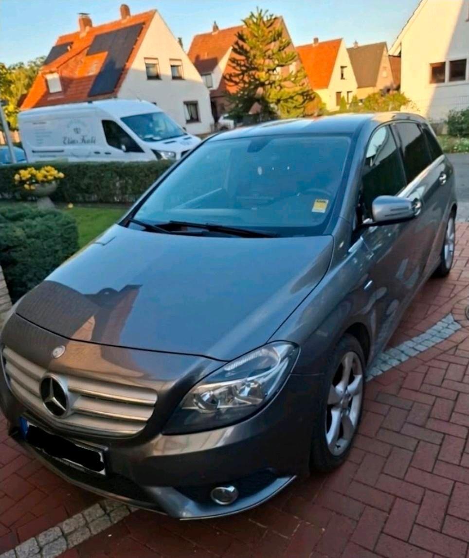 Mercedes-Benz B 180