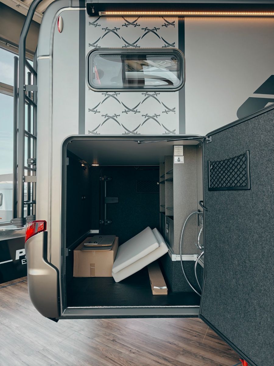 Fahrzeugabbildung HYMER / ERIBA / HYMERCAR ML - T 580 4x4² RSX - SANSIBAR® LTD. PTS PANTONE