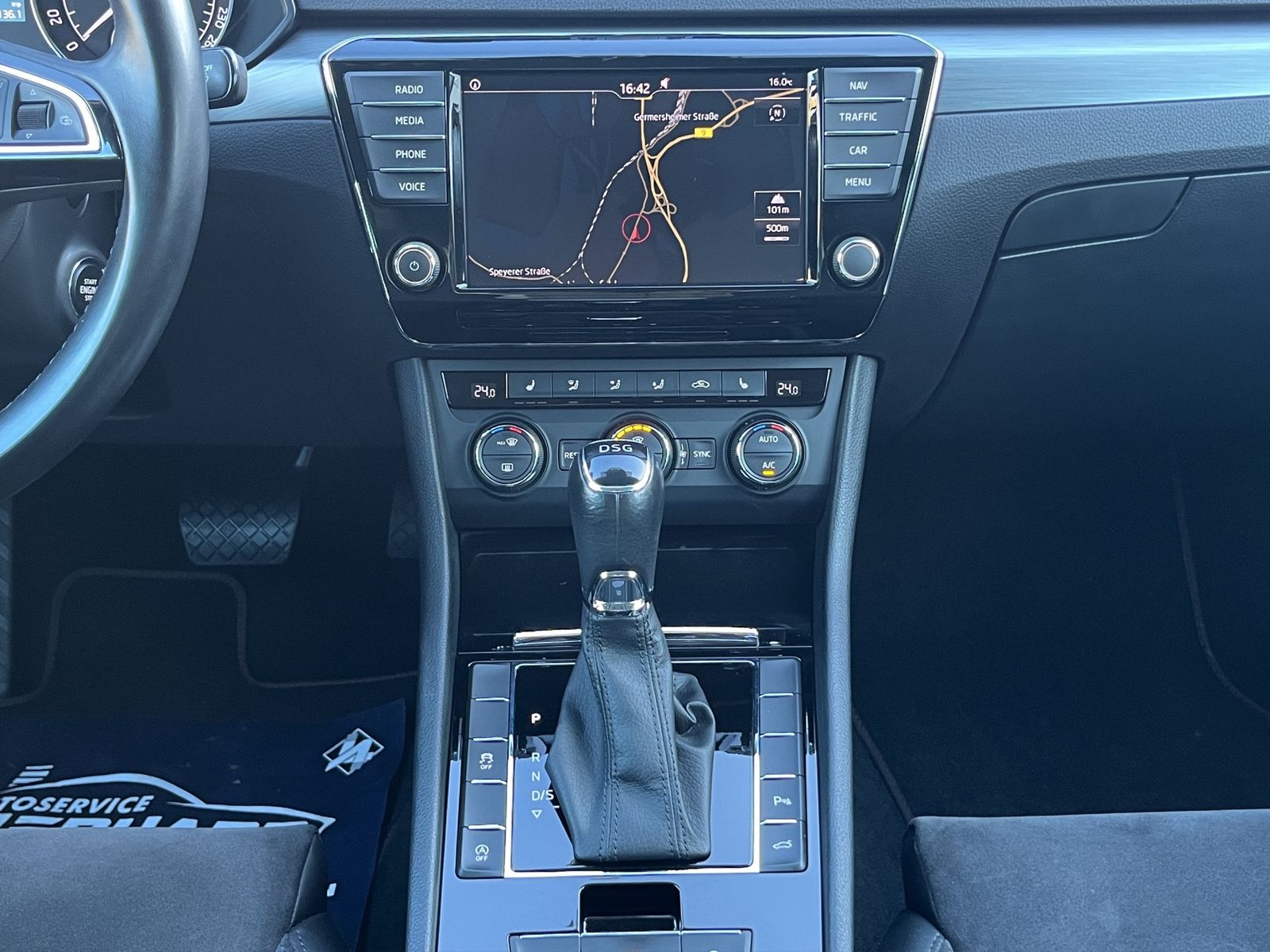 Fahrzeugabbildung SKODA Superb 2.0 TDI*DSG*SHZ*PDC*AHK*Navi*Leder*