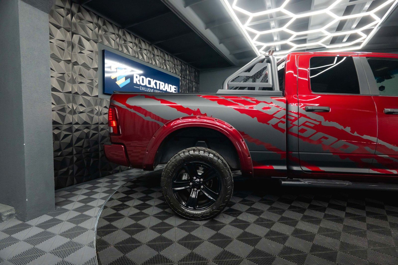 Fahrzeugabbildung Dodge RAM 5.7 V8 HEMI 4x4 OFFROAD Night-Paket LONG 19%