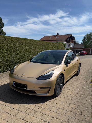 Tesla Model 3 Allradantrieb mit Dualmotor Long Ran...