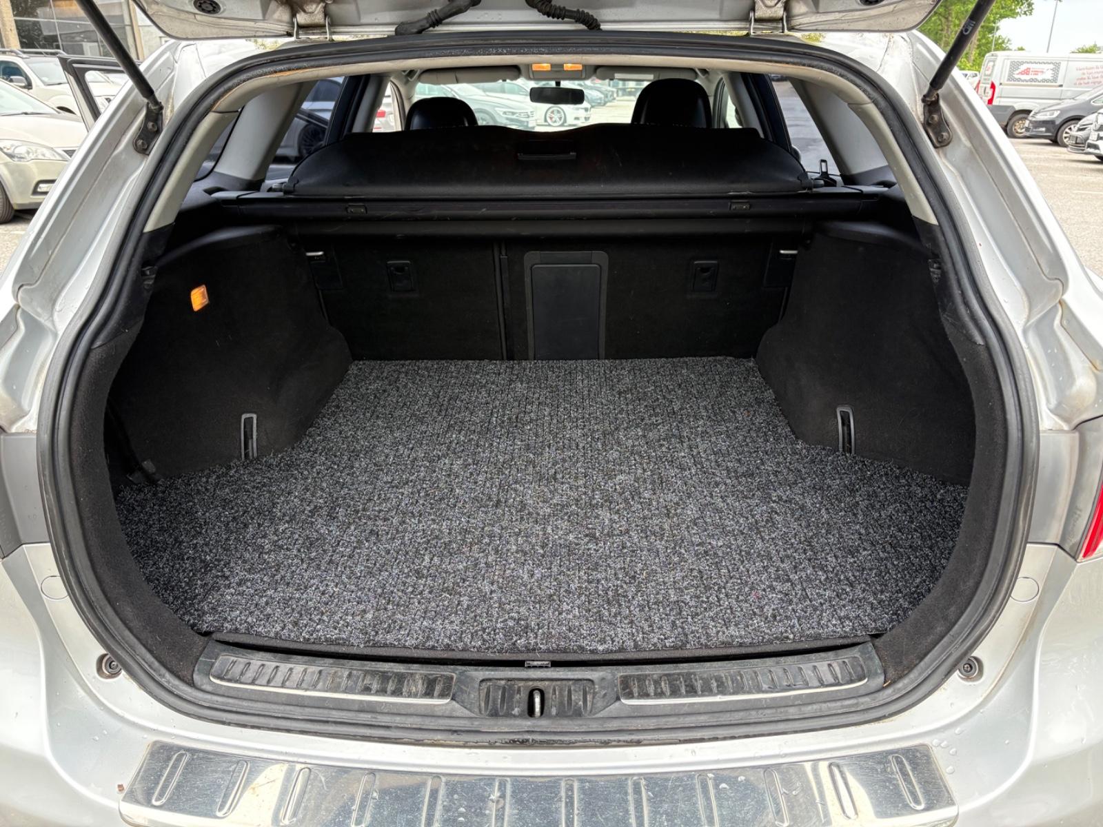 Toyota Avensis 2011 — photo 12