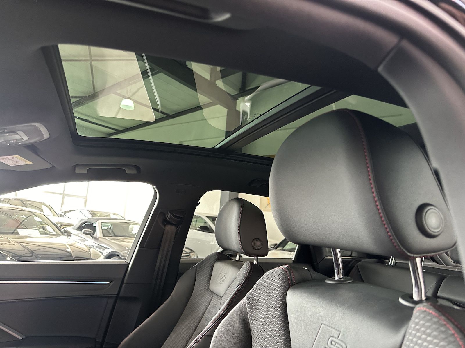 Fahrzeugabbildung Audi Q3 35 TDI quatt S line/Pano/Matrix/´19/RFK/