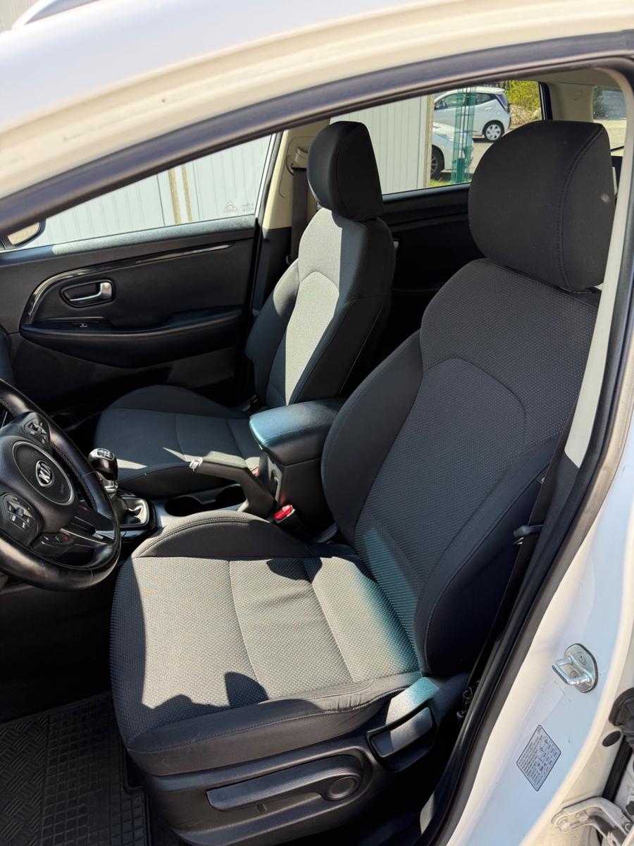 Kia Carens 2014 — photo 12