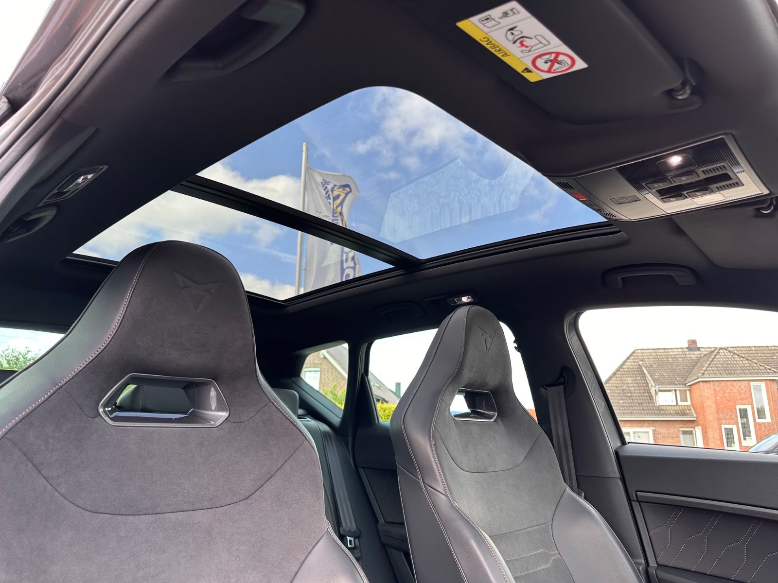 Fahrzeugabbildung CUPRA Ateca 1.5 TSI DSG Pano/ACC/Navi/LED/SHZG/Travel