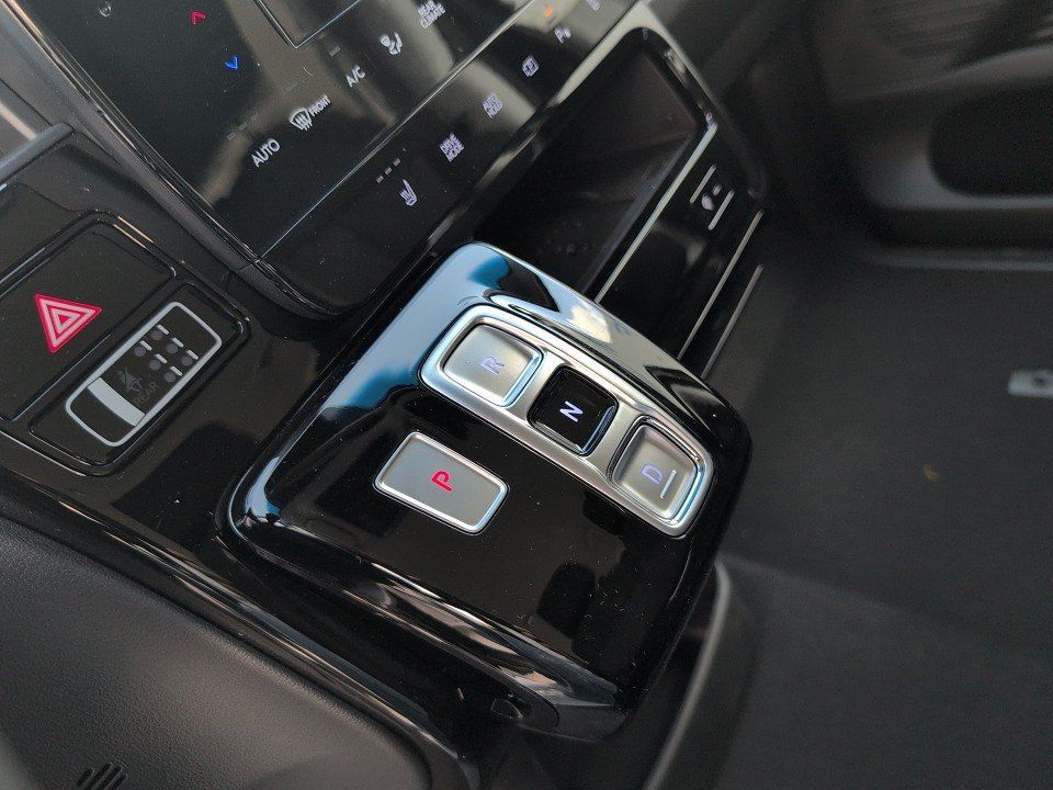 Fahrzeugabbildung Hyundai STARIA HEV 9SITZ 1.6T AT TREND 18ALU+PARK-P+NAV