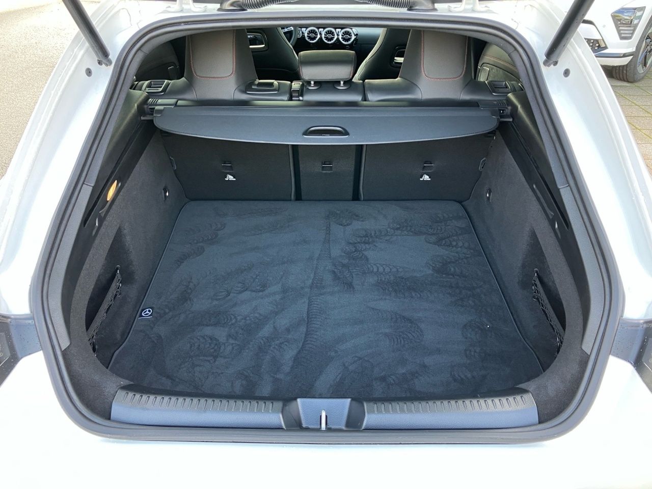 Fahrzeugabbildung Mercedes-Benz CLA 250 4M SB AMG Pano+Night+Burmester+Totw+Ambi